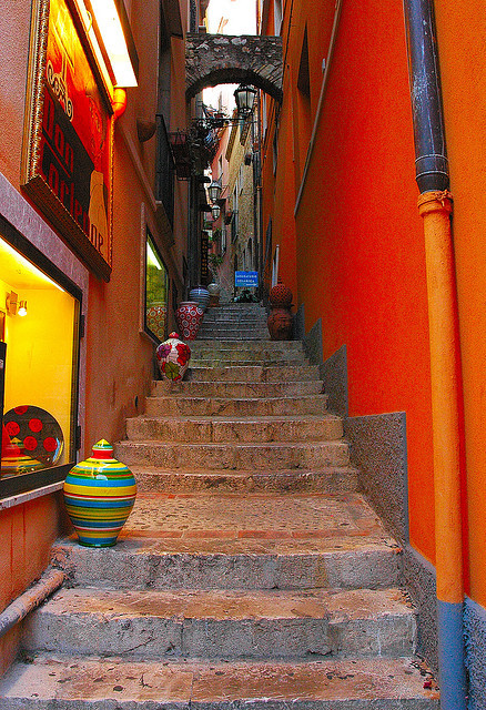 Narrow stairways in Messina, Sicily, Italy (by megadenm).