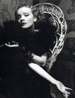 thedaintydollshouse:  Marlene Dietrich, 1932 &lt;3 