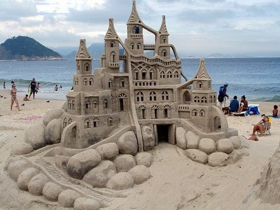 Fazendo castelo de areia: