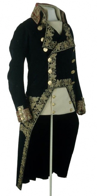 maknbacn:  the-vashta-nerada:  bitterempress:  1800’s French Military Uniform  Today’s Military Uniforms  where did all the style go where was the time when you could just out-fab your opponents  do you really think it’s a good idea to take military