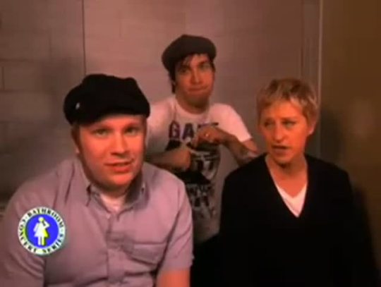smalltime-low:  satanistsdontweargold:  Do you remember that time that Pete and Patrick sang Womanizer in a bathroom with Ellen? I do.  im actually cryign 