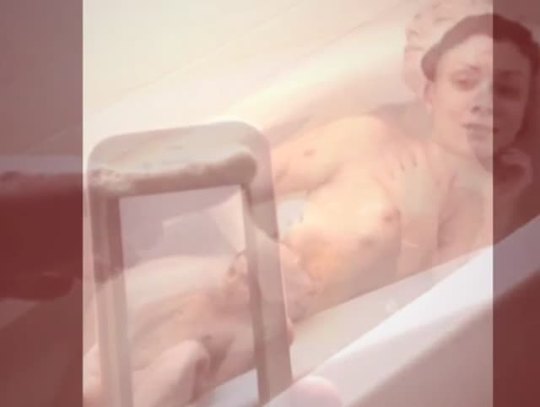 tanyasdaddy:  tanyasdaddy:  Daddy’s Girl Easter Bath  I am rebloging Easter Bath