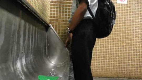 hyunjinchoi:  vidsandboys:  New vid!!    31 august 2013… São Paulo…! Spycam 3: a black guy showing its hard dick… de banheirão em São Paulo…!!  대박 