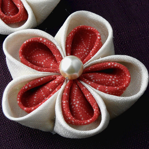 Kanzashi Kimono Fabric Flower - Set of 2 Hairclip - Ivory and Red