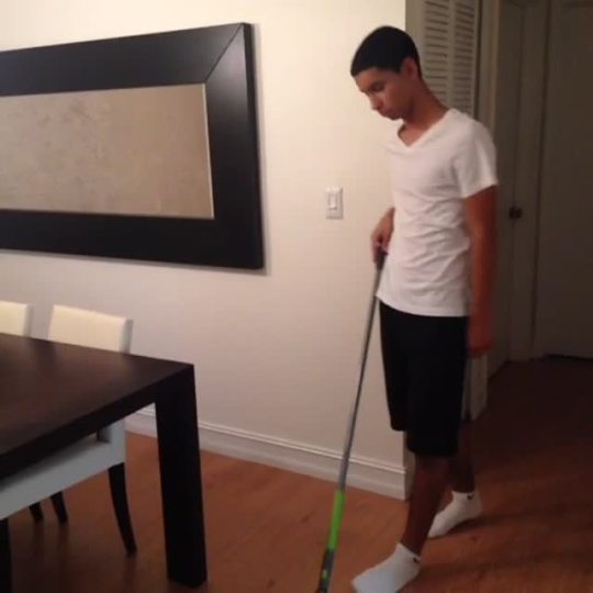 causeallidoisdance:  epic-vines:  Cleaning with no music vs. Cleaning with music