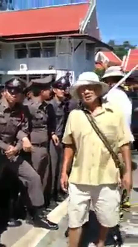 singa61:  fapsg:  Playing cop’s dick during Thai protest  He makes me laughOnly