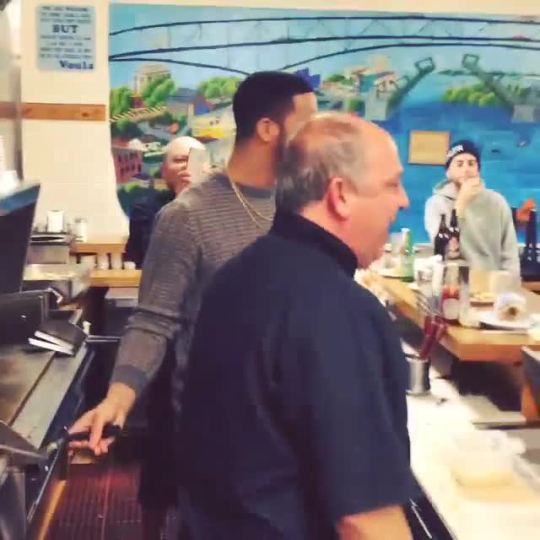 tuscansweaters:  Rapper Drake successfully flips pancake  No but do you know how hard it is to get pancakes to flip perfectly? Especially that size? That’s success in my book