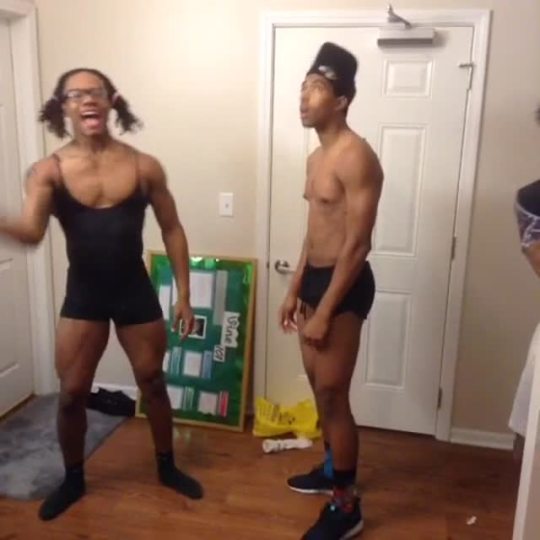 ispilledmindless:  do it for the vine 😩😂 a remake 
