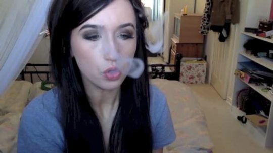 nicevagina:  vulpiksie:  smoke trick tutorial for anon I know I’m not the best but here it is anyway for ya! sorry for how slow it loads btw idk if its just my crappy internet or not but whatevs yeah  looking hot alex x