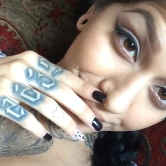 ladywhiskerzz:  Entertaining myself because my friends are too busy to smoke with mee 😤 