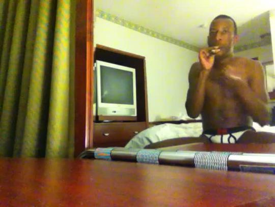 funwithraunch:  dropursoxxx:  Sleazy hotel, waiting fort sleazy boTtom to get back.  Shotgun me buddy