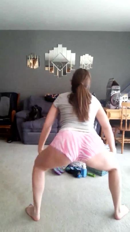 alainagurrll17:  Twerk for the Easter bunny.