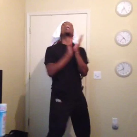 vinebox:  How ratchet hoes act when they’re about to fight 