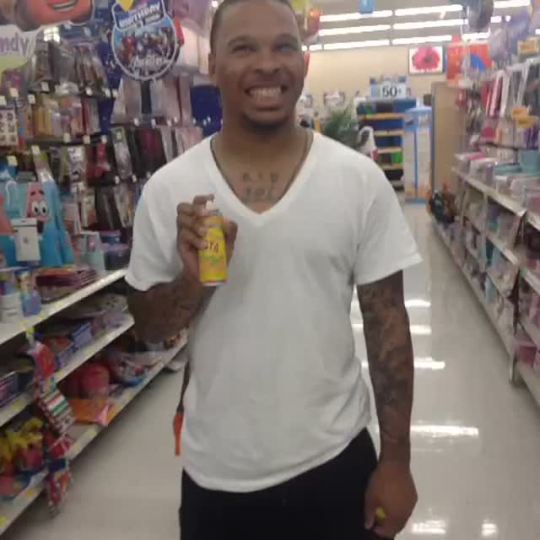 xmvri:  vinebox:  Scared the shit out of him  Lmaooo