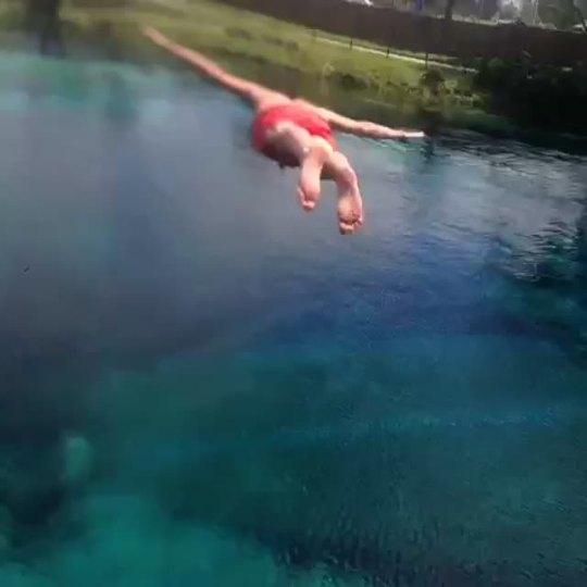 fvckitsjaylifted:  Yooooo  Wish I can swim
