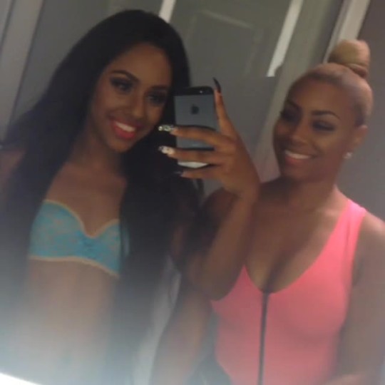 mytinyisabella:  Old bts video. 👯 slim thick shawty.