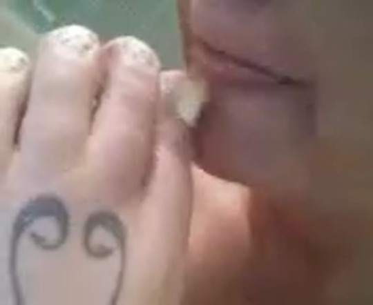 myfeet4you:  footfetishallstars:  myfeet4you:  Here is a requested repost;) 😈