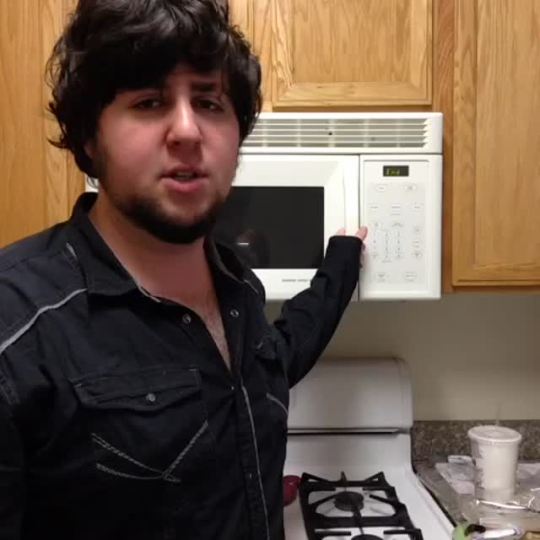 bearded-snorlax:  gifs-of-jontron:  NAILED IT  PIZAZZ 