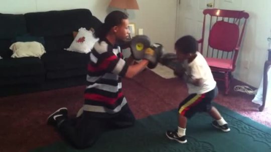 quinnthephilosopher:  kenndances:  londonfairy:  tsunamiwavesurfing:  i have no qualms about pullin a gun on this lil nigga, he fight like he grown   vanitynativeco keep lil nigga off the playground  excellence 🙌🏾  Got them hands boiii