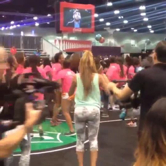 mizzjasminevillegasnewz:  She Better WORK!!! 