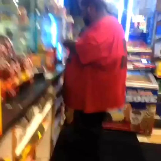 youngblackandvegan:  phattygirls:  HE GOT A RIDE OR DIE BITCH!!  let em kno ma ma