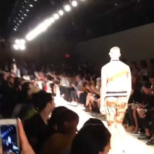 eurotrottest:  oldlean:  nigga was actually skipping on the runway lmfaoooo   LMFAOOOOOOOOOOOOOOOO