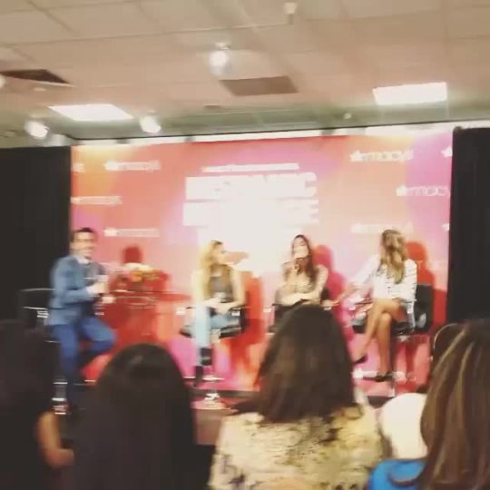 jasminev-news:  October 11th: Video of Jasmine at Macy’s in San Antonio 