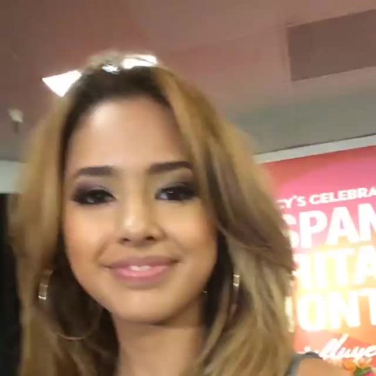 jasminev-news:  @gizelle.bieber: She loves me @jasminevillegas #jasminevillegas