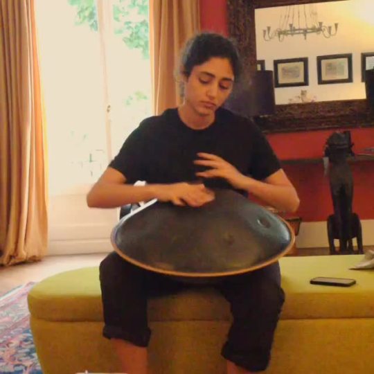 babeobaggins:  golshiftehnews:Golshifteh Farahani playing hang drum 4 months ago in Paris!  I love this sound