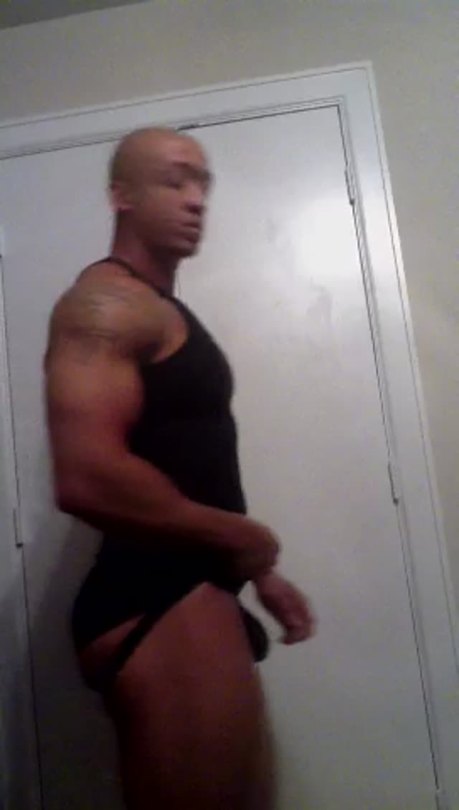 kingabhtxflex:  IG ABHTXFLEXX_ #SEXYREDD  Satisfaction guaranteed I’ll give u what u need.. Call me.. If you need someone to talk to someone to fuk u! 👄💦💦 