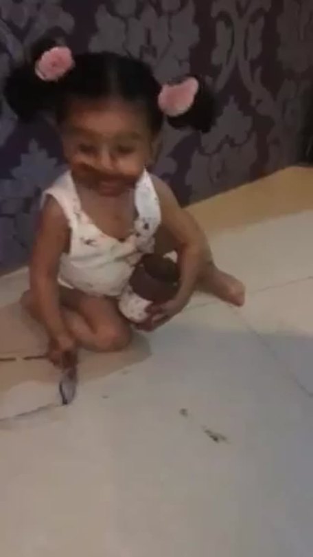 hdeeah:  yungxphilo:  trappunzelll:  jayne-saidwhat:  tanaebriana:celestialsailorscout:justkainochaser:bkcarib:blackdondraper:  king-emare:  Lmao  😂😂 this just made my night. The baby over her smashin and she didn’t want them recordin her savagery.