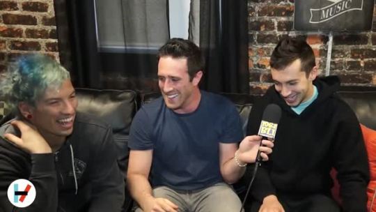 darianera:  Tyler Joseph explaining the meaning of ‘Kitchen Sink’  