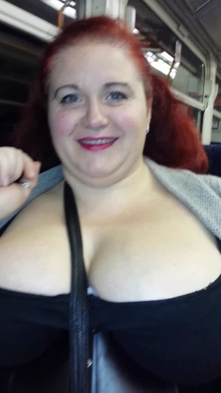 bbwjuju:  On the train to London
