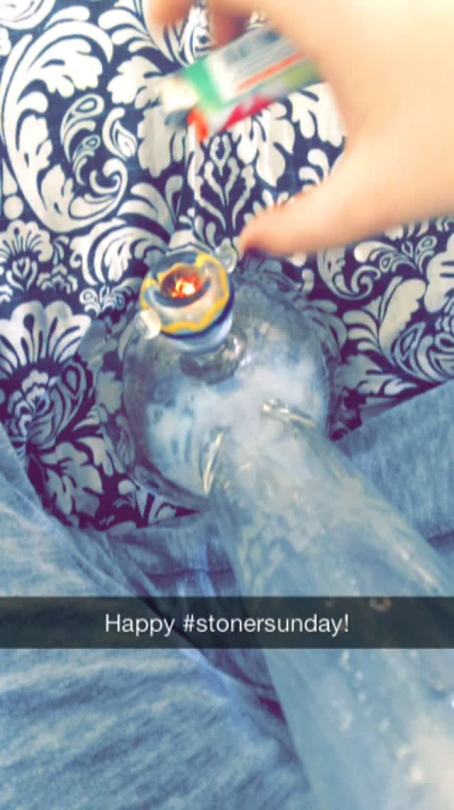 tiredeyesmermaidthighs:  Happy Sunday:)