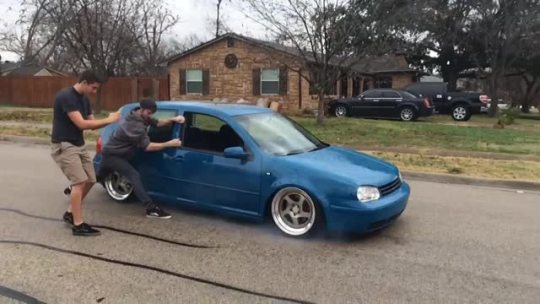 becauseracecar:  rubaejay:blackumi:  gaugedoisher:Burnout didn’t go as planned