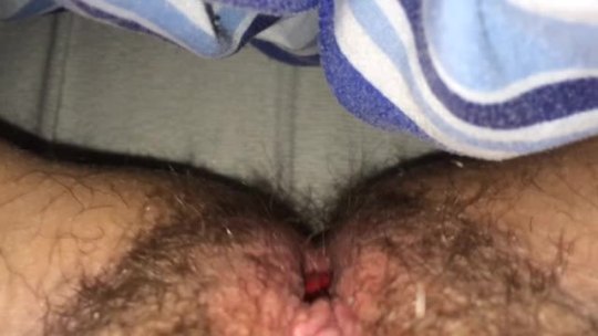 biggergapes-betterbabes:  birthpushbaby:  Found a video of me pushing from a while ago sorry for my hands in the way hope ya’ll enjoy  nice stretch  I LOVE watching women give birth. Wish she’d fisted herself at the end.