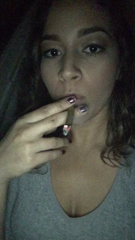 skankin-it-easy:  I think I smoke a lot of blunts.  Bad af!