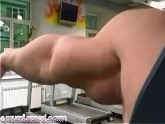 pdgde:Nataliya’s guns “F*ck Small”