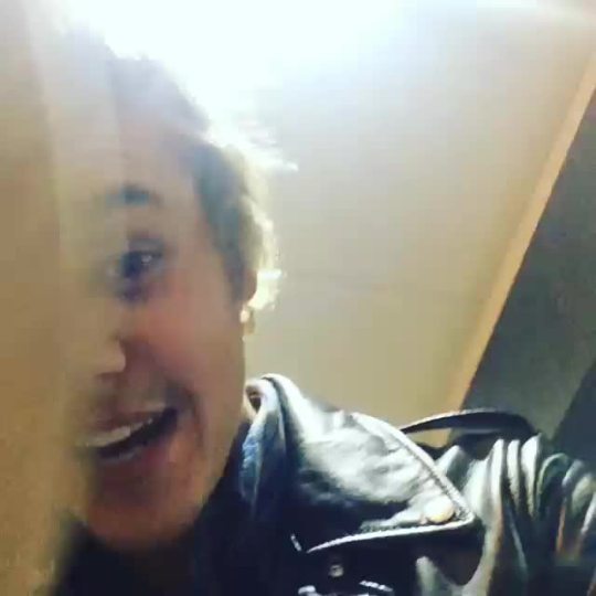 keeping-up-with-bieber:scooterbraun: @justinbieber show your best hide the rest. Lol.