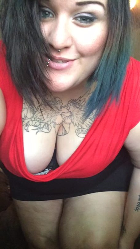 admirerofsorts:  thefatterthebetter:What a belly! cant wait to see you gaining!!  So beautiful, such an amazing belly, and such a stunning voice. So… amazing.  Stunning hot sexy very attractive woman I have seen omg I’m in love with her fabulous