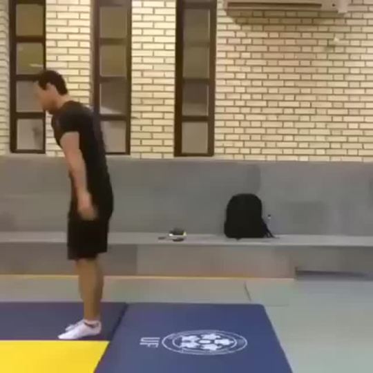 thefitally:  annesmiless:nerdontherun:fitforall:  halfstable:  gymaaholic:  Beast Mode Body BalanceI didn’t know it was humanly possible.http://www.gymaholic.co  How  WHAT  Oh my god  Ø  WHAT