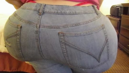 assntittsaholic:  ok how the hell did she get them jeans around that ass