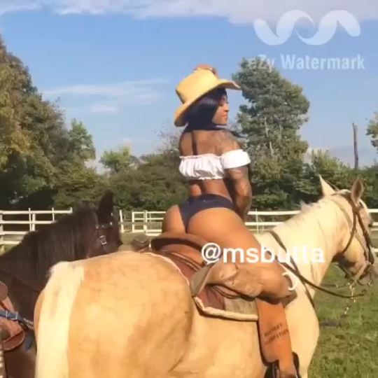 I LOVE biG BOOTY GIRLS (B)