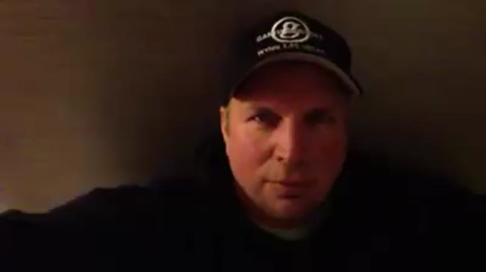 your-pup:  moragbong:this video of garth brooks introduction to his facebook page