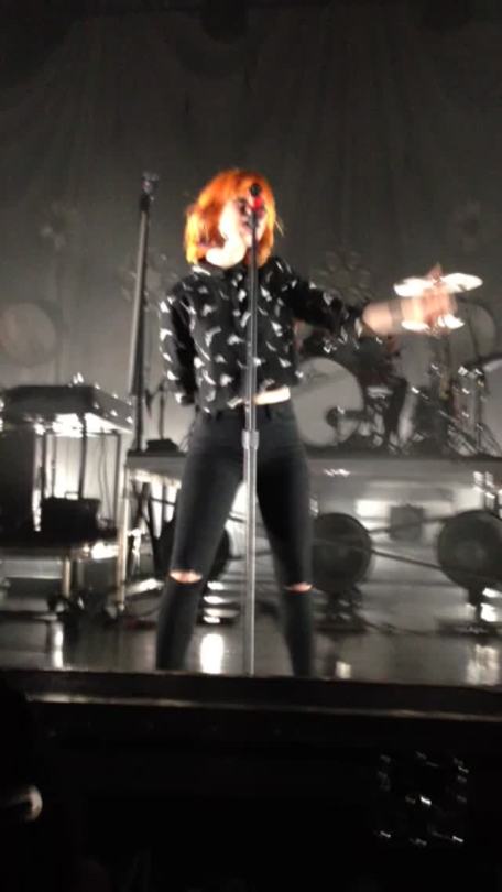 istillloveparamore:  autums-sweet-we-call-it-fall:  THE LEGENDARY HEADBANGING DURING