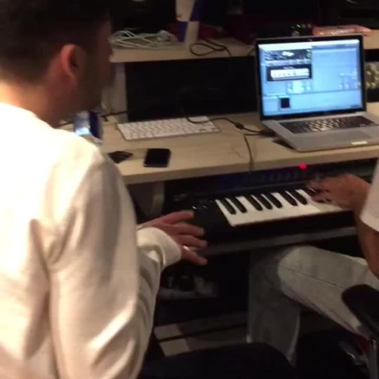 higheramerica:  dopemagco:PYRMDPLAZA bringing the 💣 tracks with Abraham Blu  at @RedBullUK studios.  @Soulection  🙌 Straight vibes ✌️ 