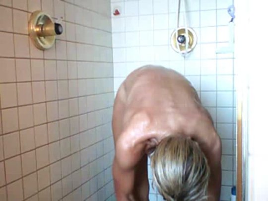 middleageman2:  middleagemanperv:  Unaware wife shower. Proud husband showing off