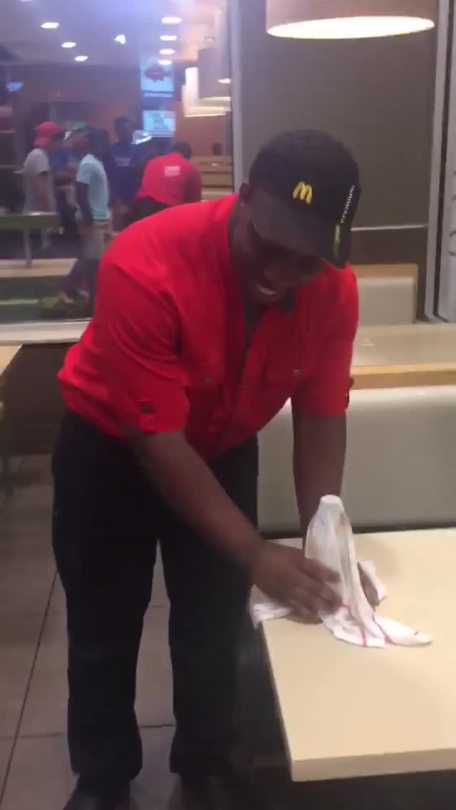 weloveshortvideos:  Mcdonalds worker:“I’m a magician &  can make the penny disappear under the water bottle. look for it in the bottle”  