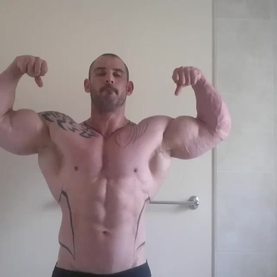 10mintwo:  Charlie Barrett. What a fuckin beast. 
