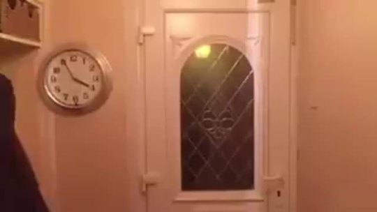 deezcandiedyamztho:  jhameia:  velocicrafter:  weloveshortvideos:  He actually told the time  HOW did the parent not die laughing immediately!?  OMG HE ACTUALLY TOLD THE TIME  Why does the door have that creepy ass face on it?